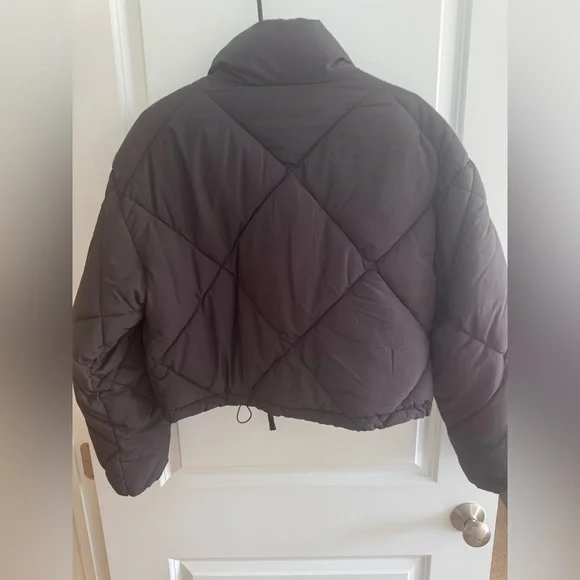 Love Tree Women's Black Cropped Puffer Jacket - Picture 2 of 6